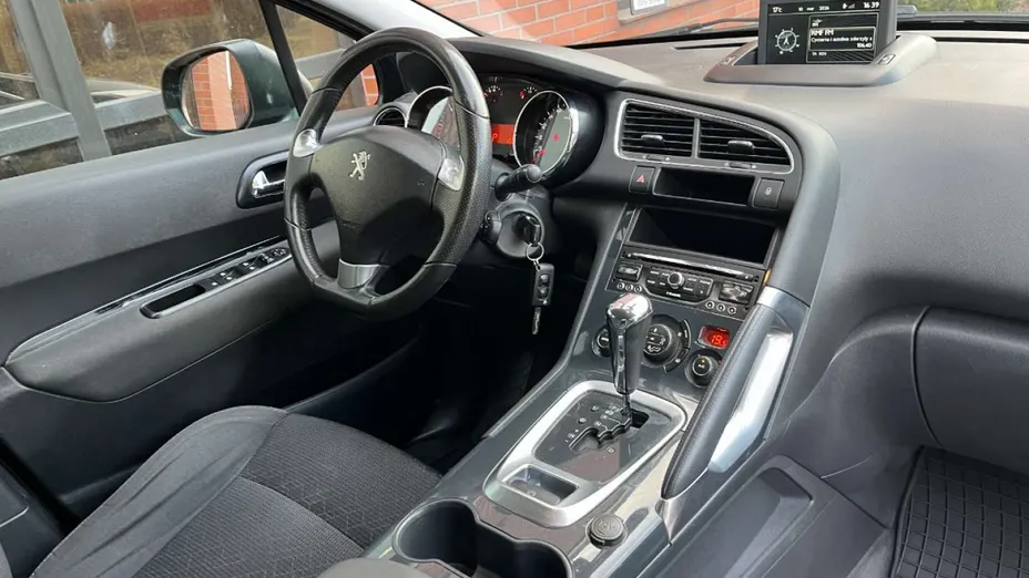 PEUGEOT 3008 -