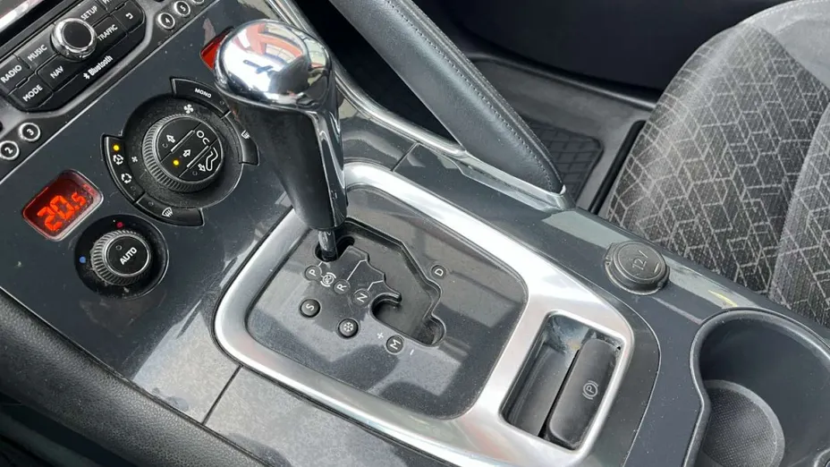 PEUGEOT 3008 -
