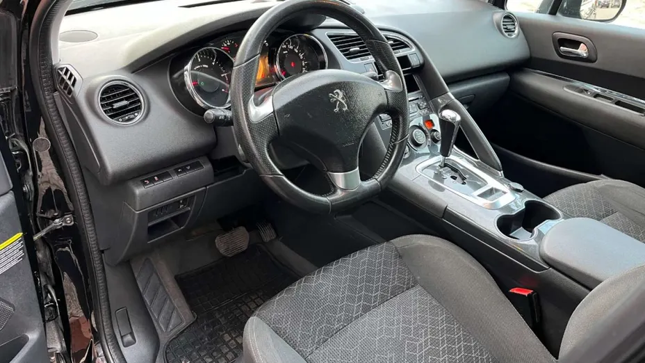 PEUGEOT 3008 -