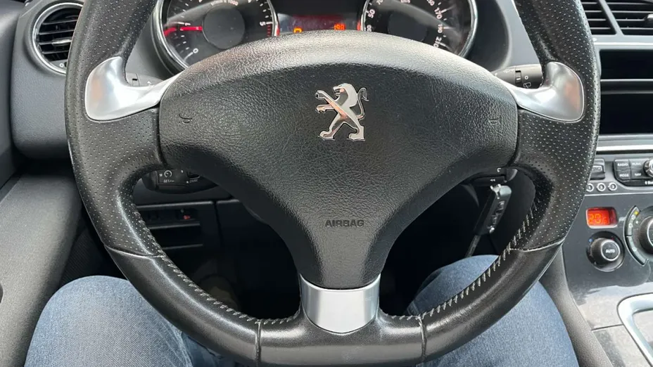 PEUGEOT 3008 -