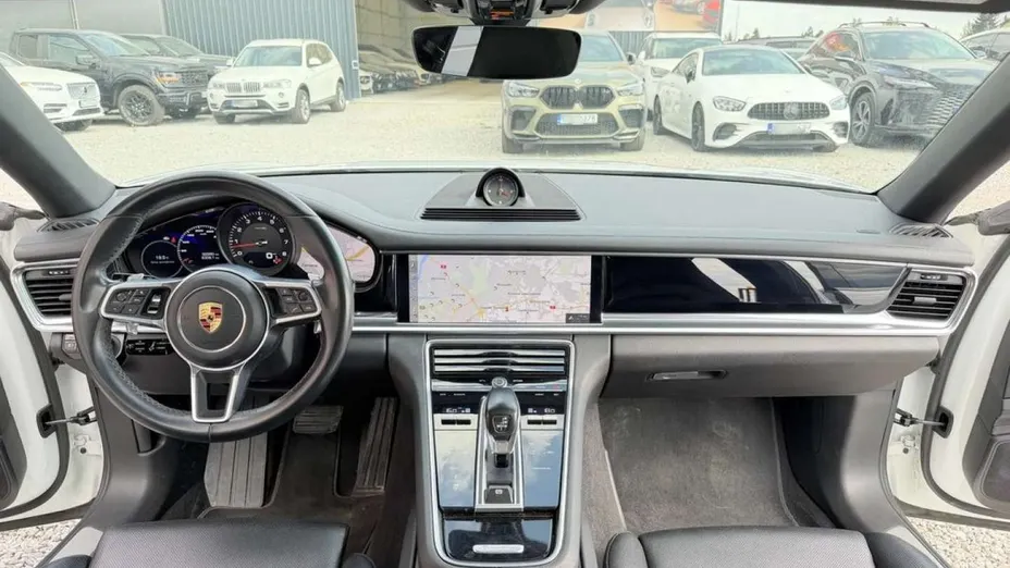PORSCHE Panamera -