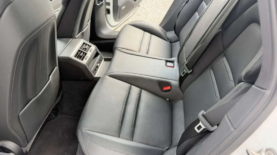 PORSCHE Panamera -