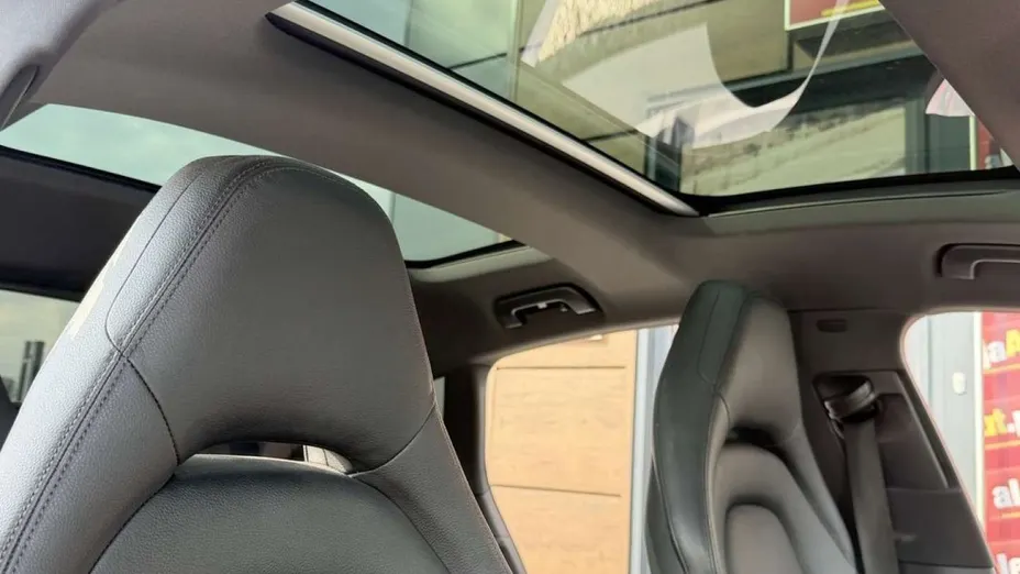 PORSCHE Panamera -