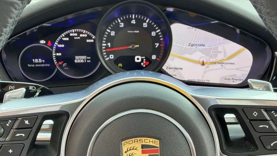 PORSCHE Panamera -