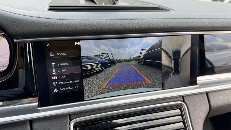 PORSCHE Panamera -