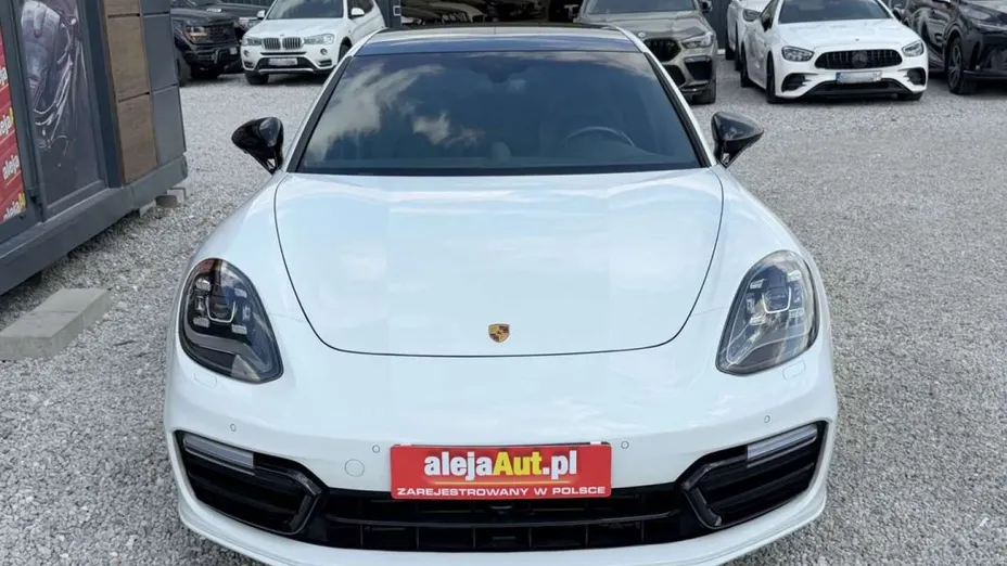 PORSCHE Panamera -