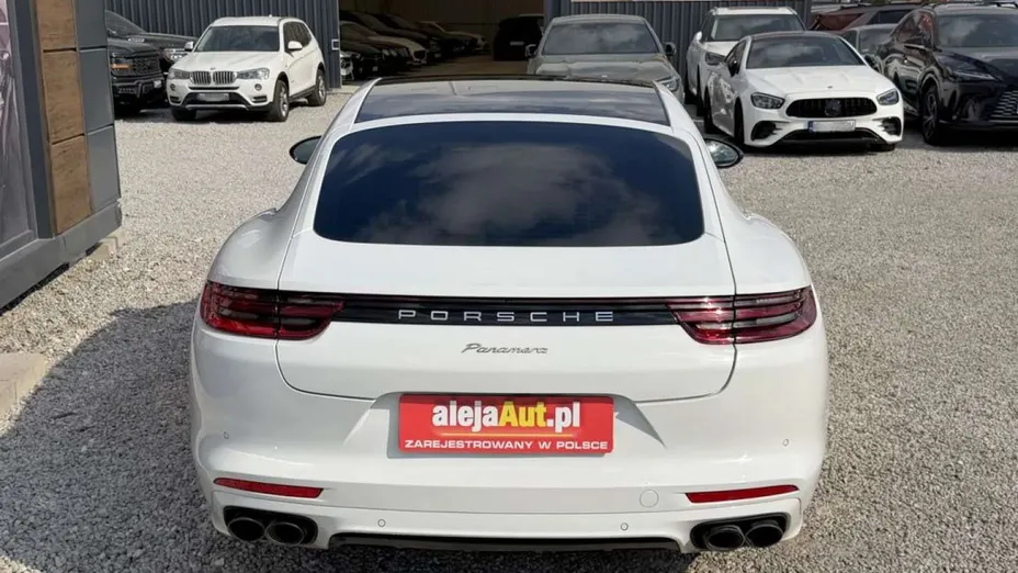 PORSCHE Panamera -