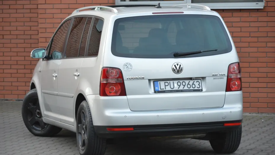 VOLKSWAGEN Touran -