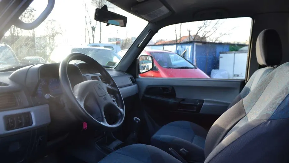 MITSUBISHI Pajero Pinin -