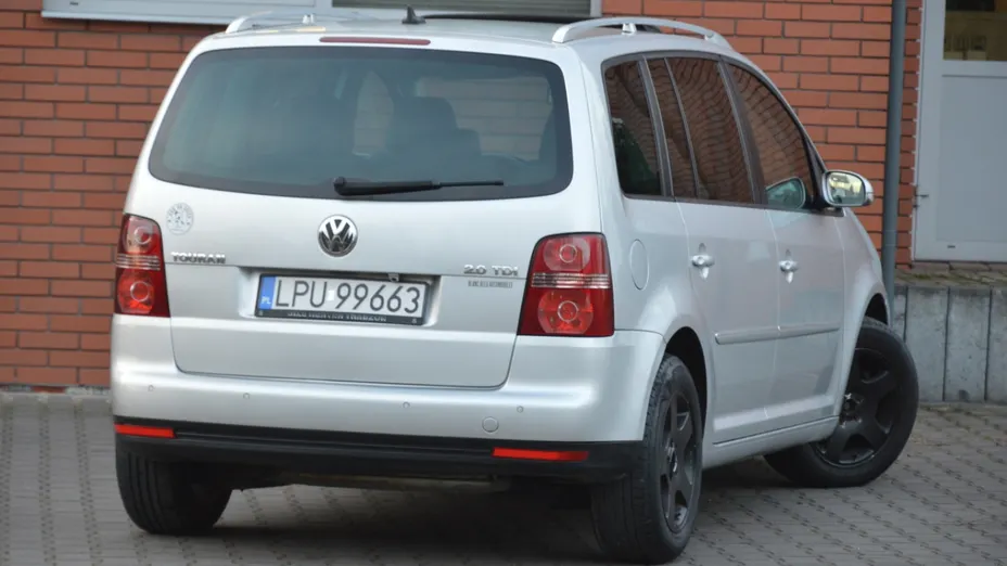 VOLKSWAGEN Touran -