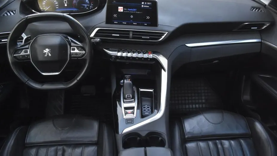 PEUGEOT 3008 -
