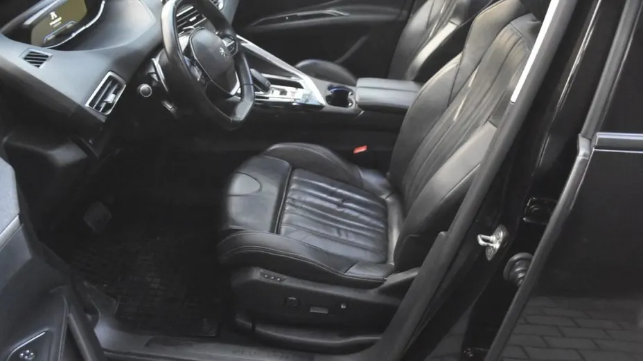 PEUGEOT 3008 -