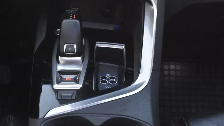 PEUGEOT 3008 -