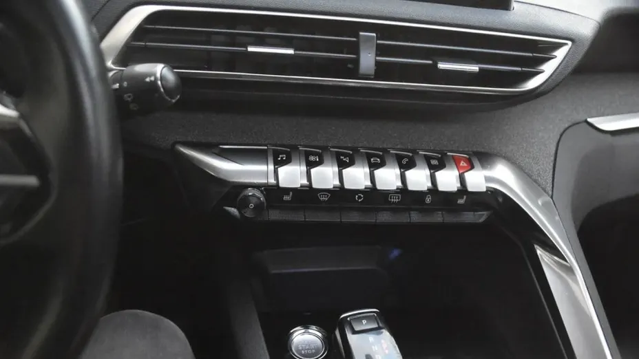 PEUGEOT 3008 -