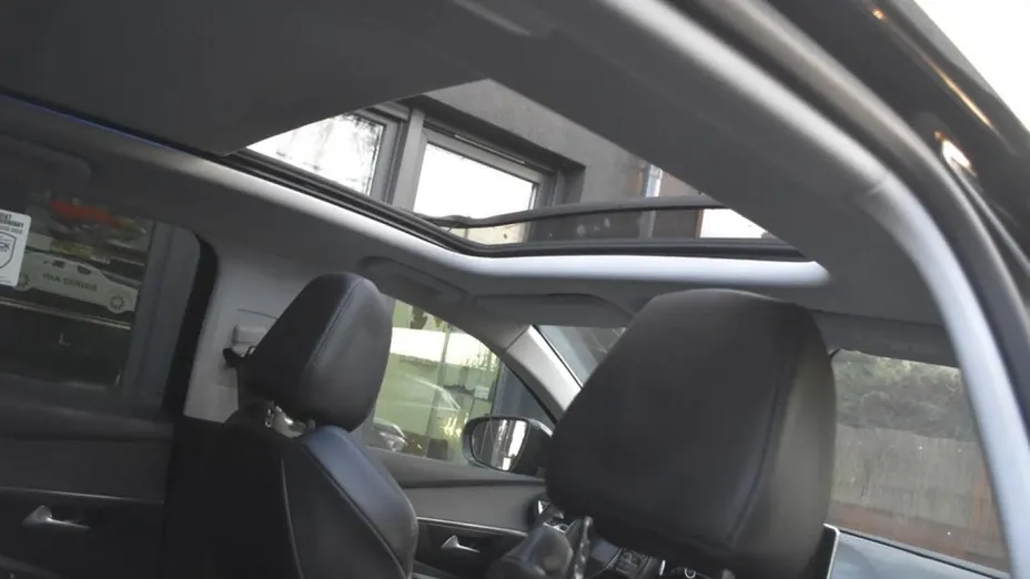 PEUGEOT 3008 -