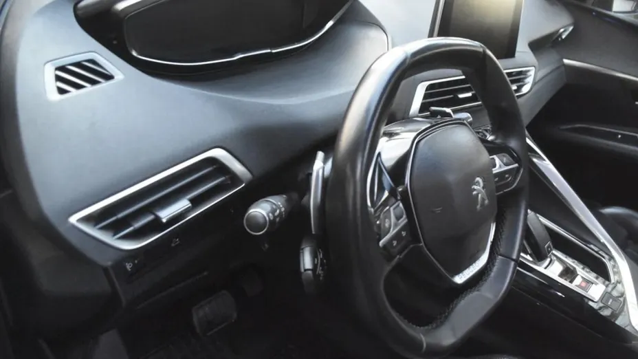 PEUGEOT 3008 -