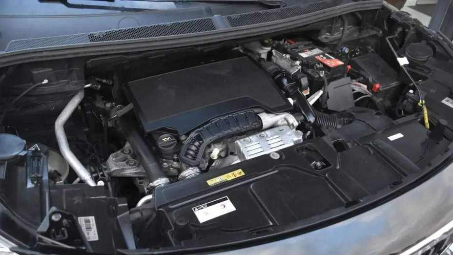 PEUGEOT 3008 -