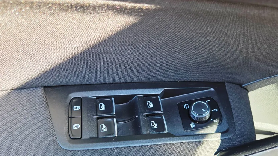 VOLKSWAGEN Touran -