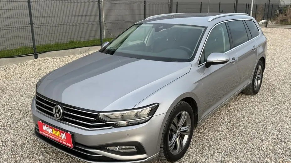 VOLKSWAGEN Passat -