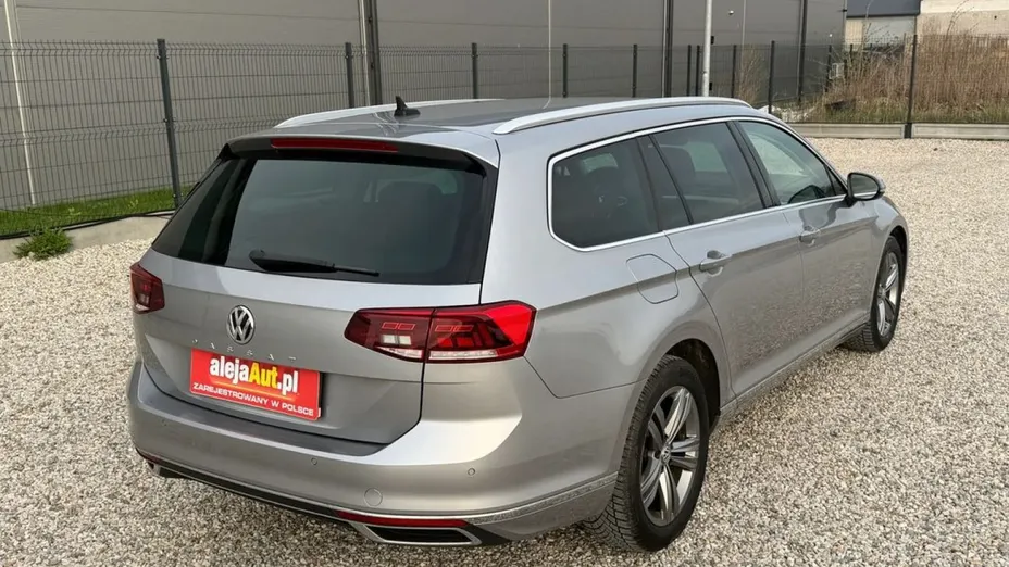 VOLKSWAGEN Passat -