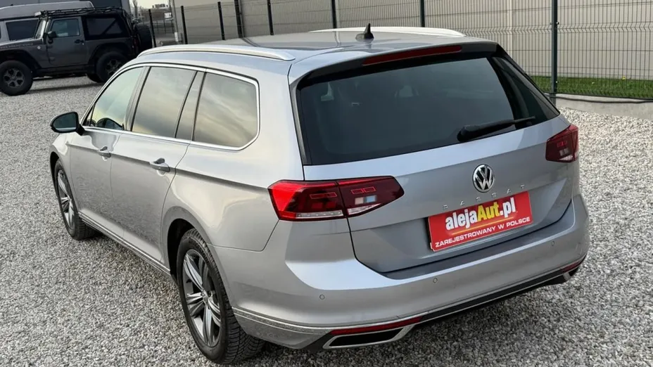 VOLKSWAGEN Passat -