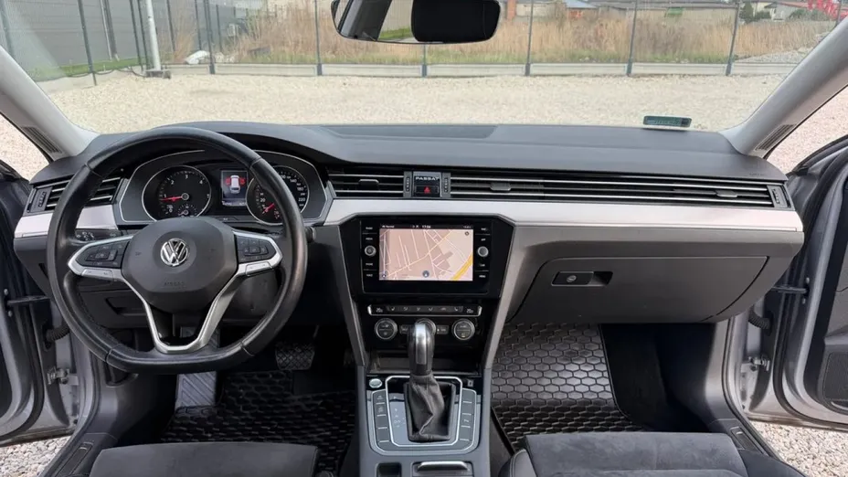 VOLKSWAGEN Passat -