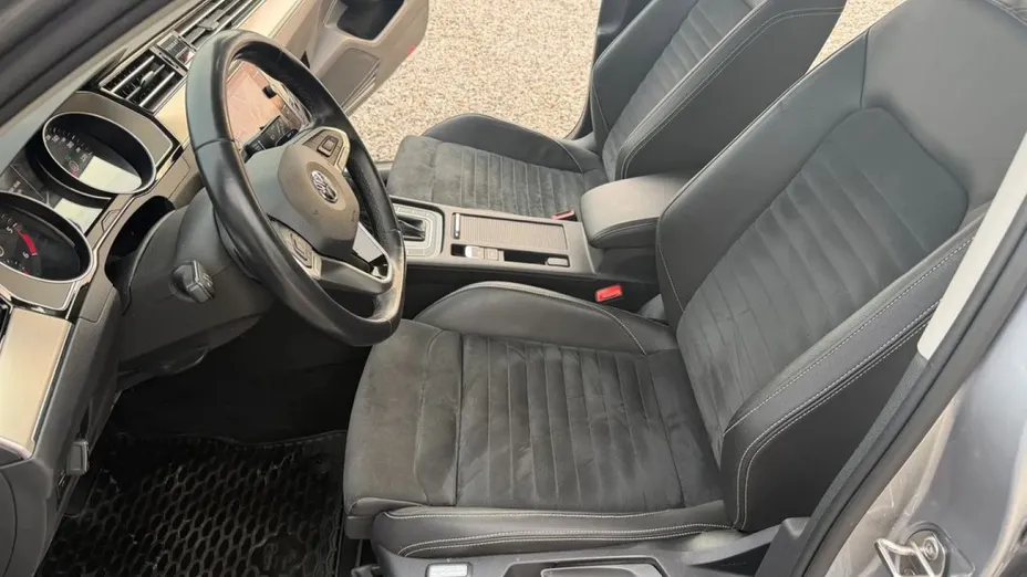 VOLKSWAGEN Passat -