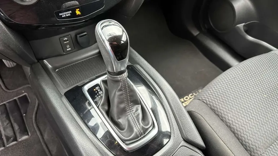 NISSAN Qashqai -
