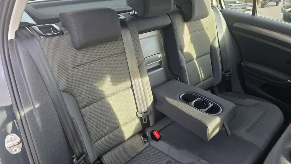 VOLKSWAGEN Golf -