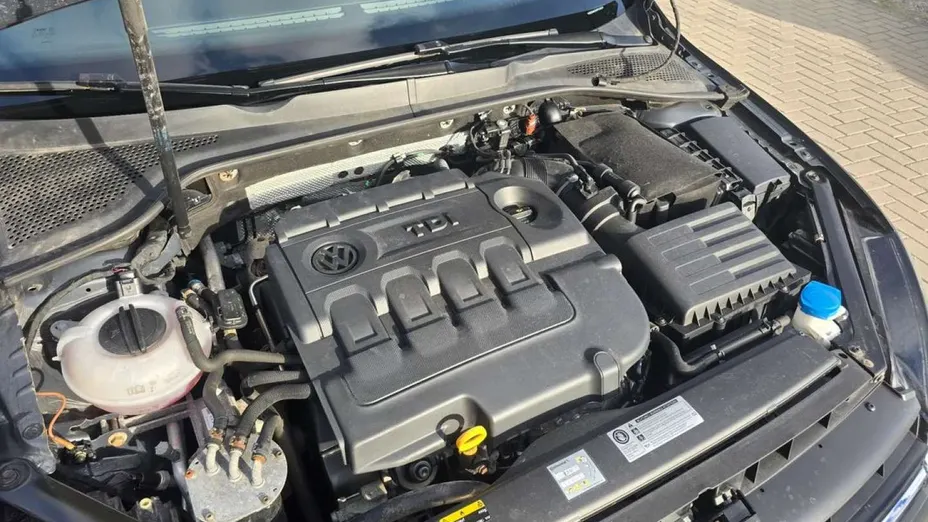 VOLKSWAGEN Golf -