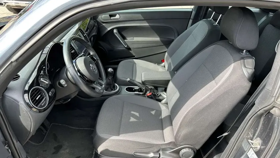 VOLKSWAGEN Beetle -