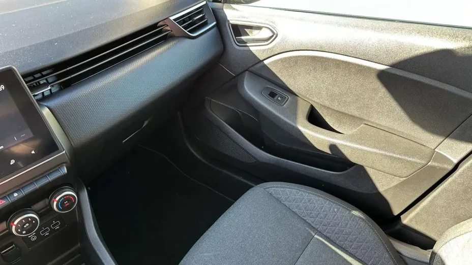RENAULT Clio -