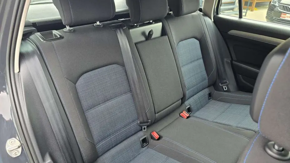 VOLKSWAGEN Passat -