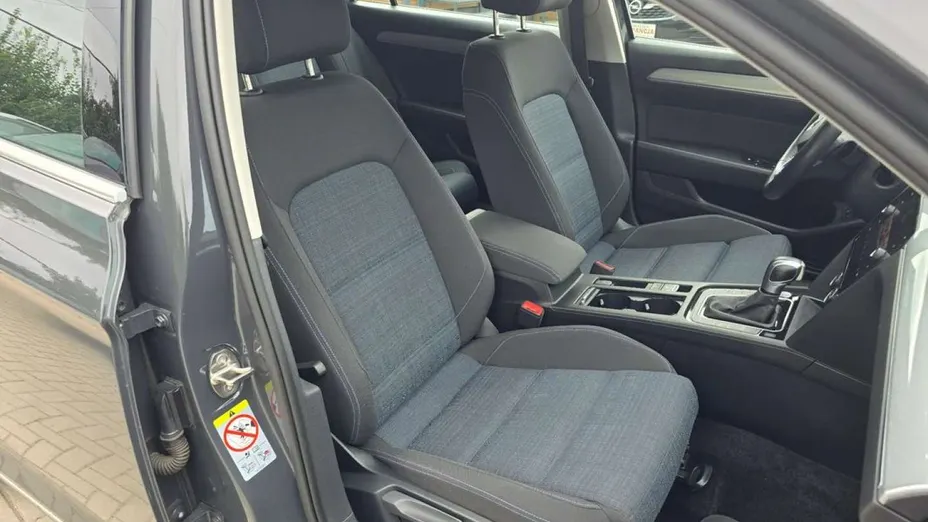 VOLKSWAGEN Passat -