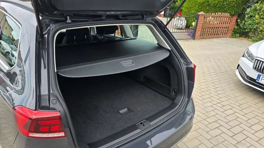 VOLKSWAGEN Passat -