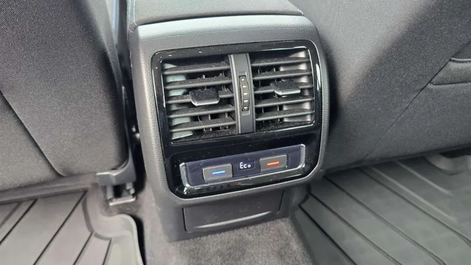 VOLKSWAGEN Passat -