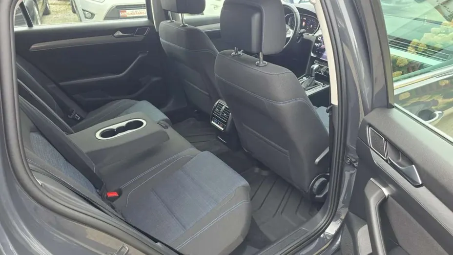 VOLKSWAGEN Passat -