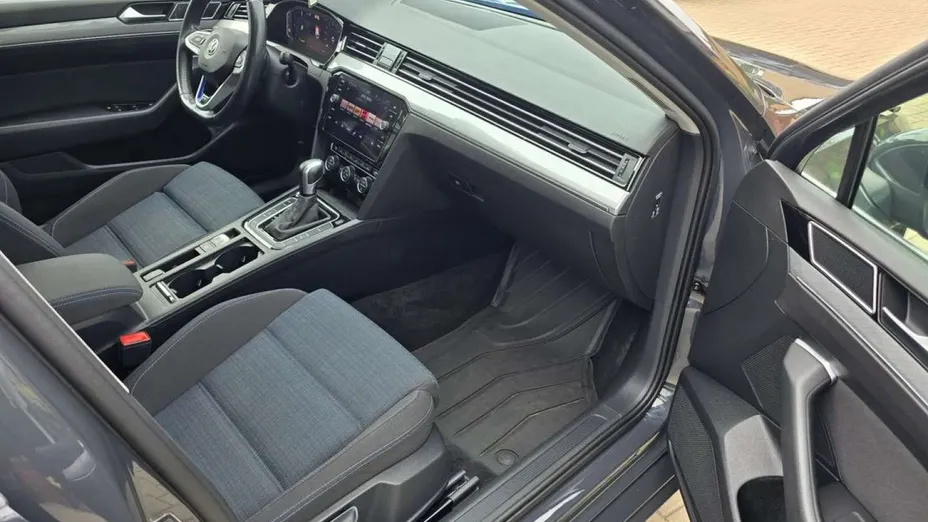 VOLKSWAGEN Passat -