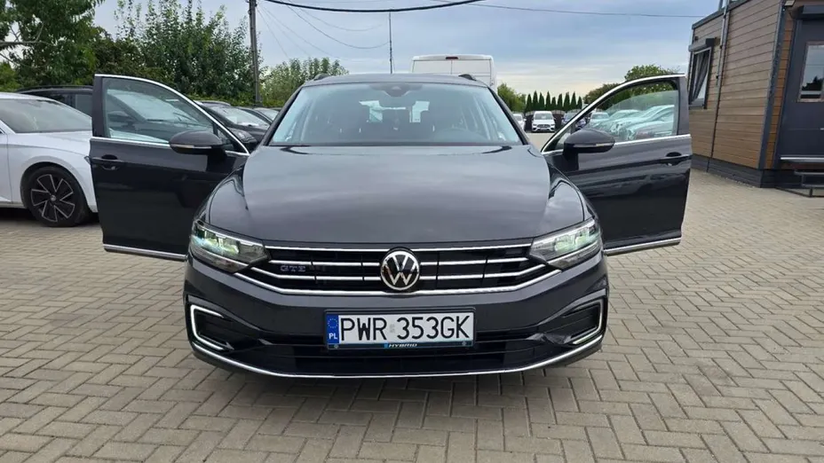 VOLKSWAGEN Passat -