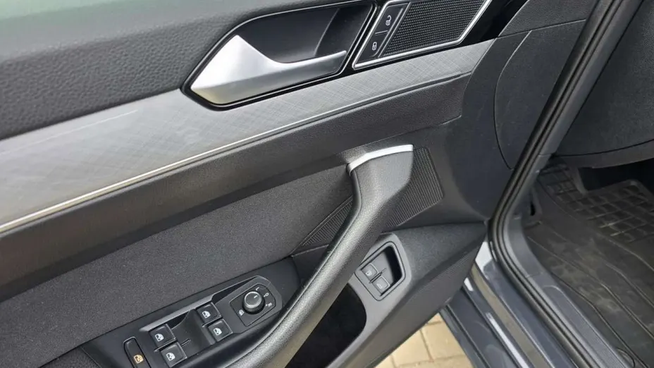 VOLKSWAGEN Passat -