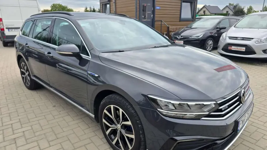 VOLKSWAGEN Passat -