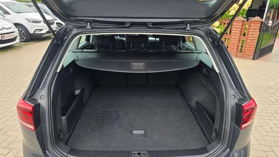 VOLKSWAGEN Passat -