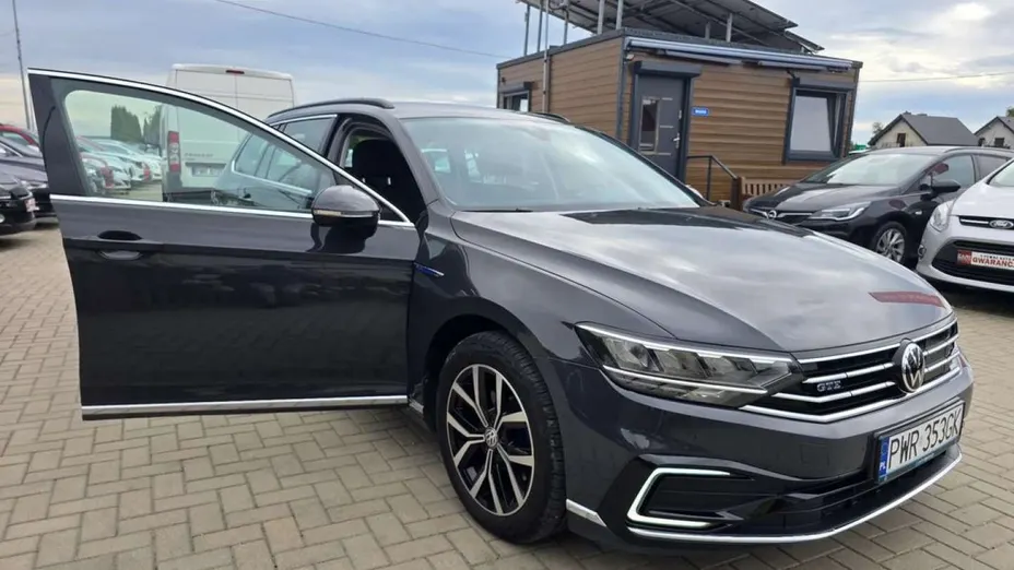 VOLKSWAGEN Passat -