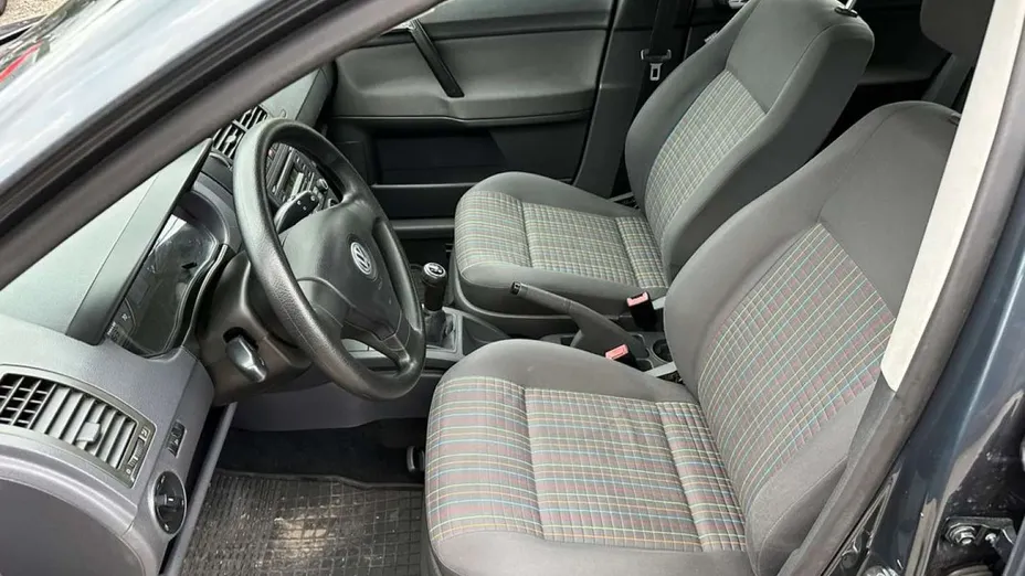 VOLKSWAGEN Polo -