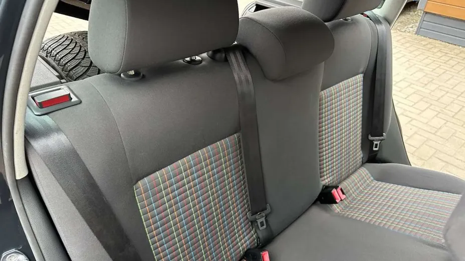 VOLKSWAGEN Polo -
