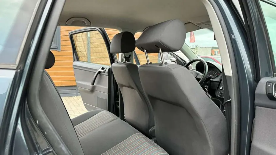 VOLKSWAGEN Polo -