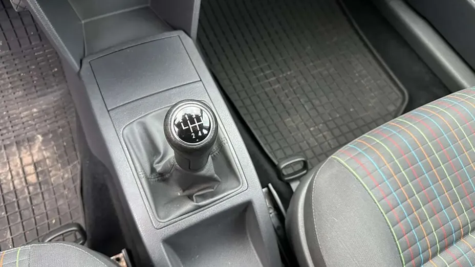 VOLKSWAGEN Polo -