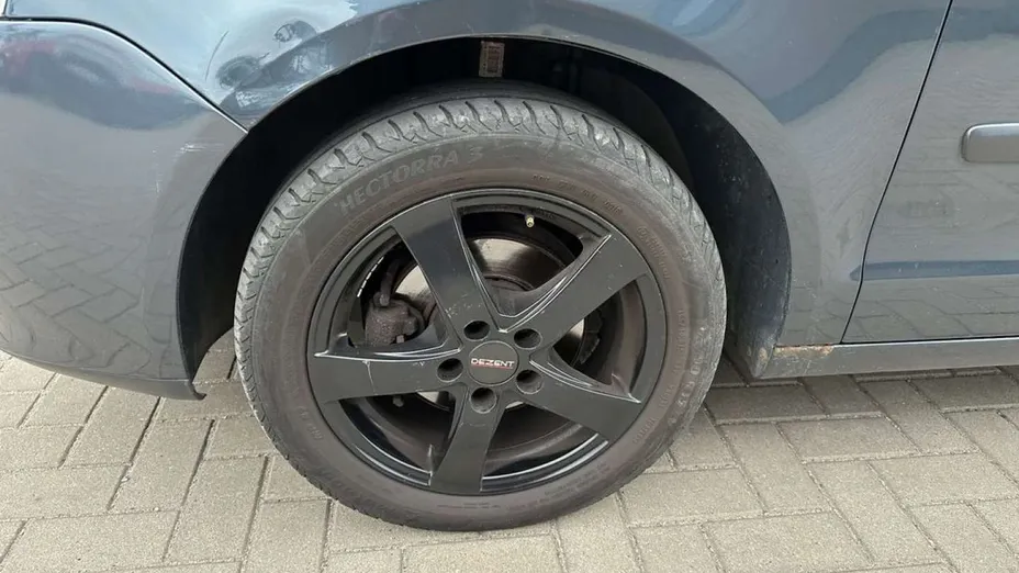 VOLKSWAGEN Polo -