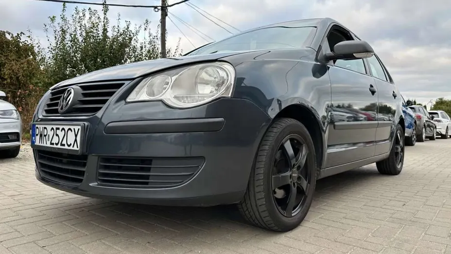 VOLKSWAGEN Polo -