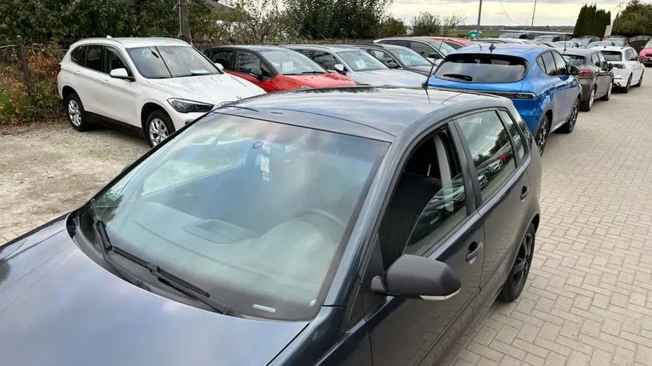 VOLKSWAGEN Polo -